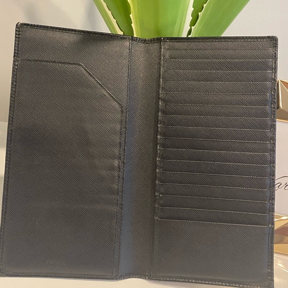 Authentic Men’s Prada Check Book/Cars Holder - Picture 2 of 12